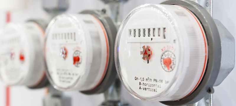 Smart Metering: IoT Technologies, Rollouts and Utility Use Cases