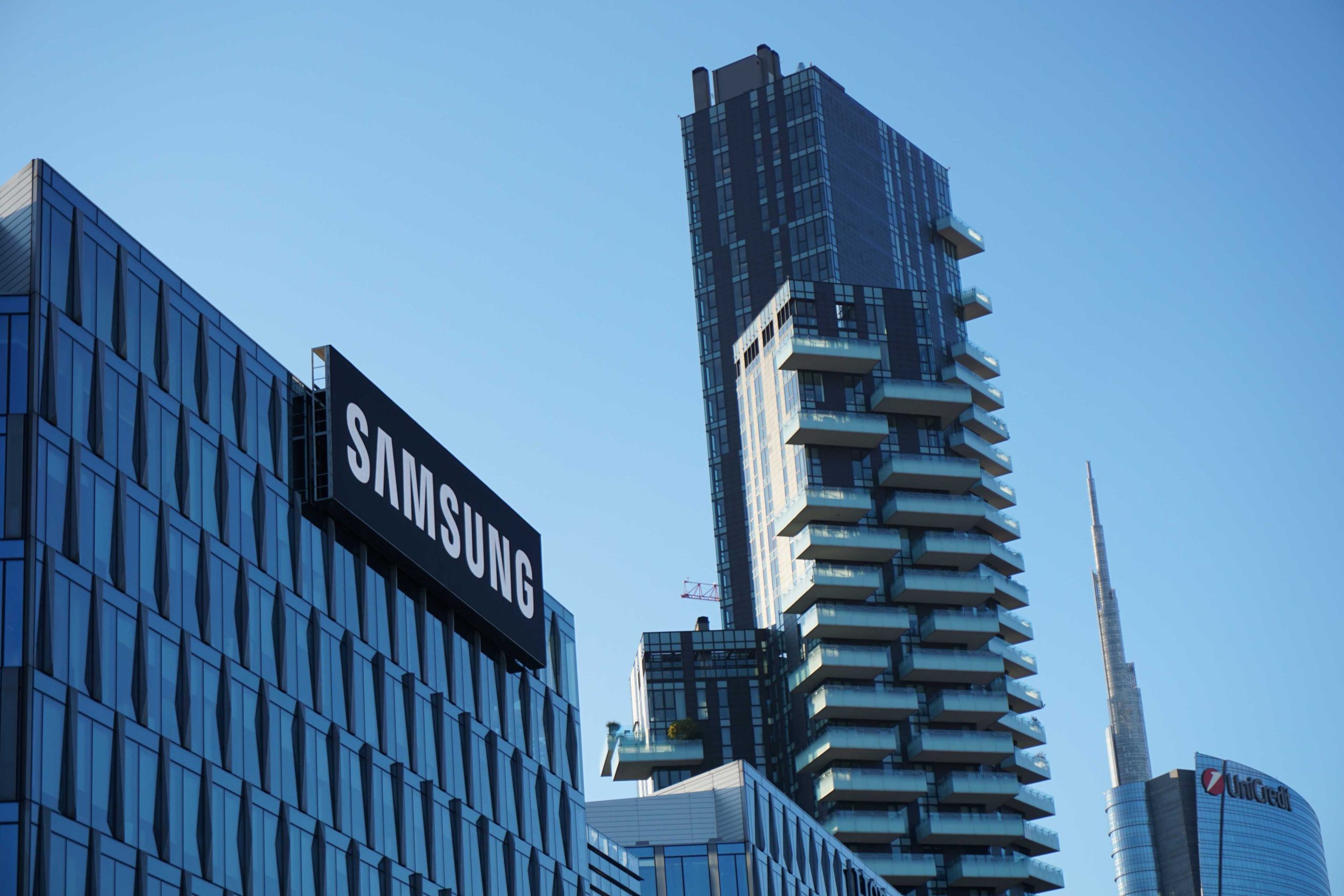 Samsung crosses $1T after a 10% surge, driven by record earnings, AI memory boom, and Apple supply-chain speculation.
