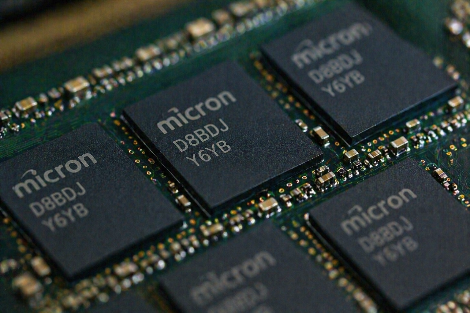 Micron stock stays in focus before June 24 earnings as HBM demand, AI memory growth and a 60% upside call fuel debate.