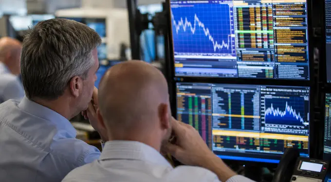 UK investors are cautiously looking at the stock screen