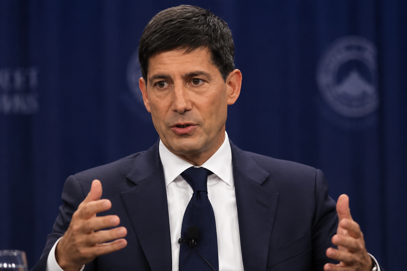 Kevin Warsh speaking at an event
